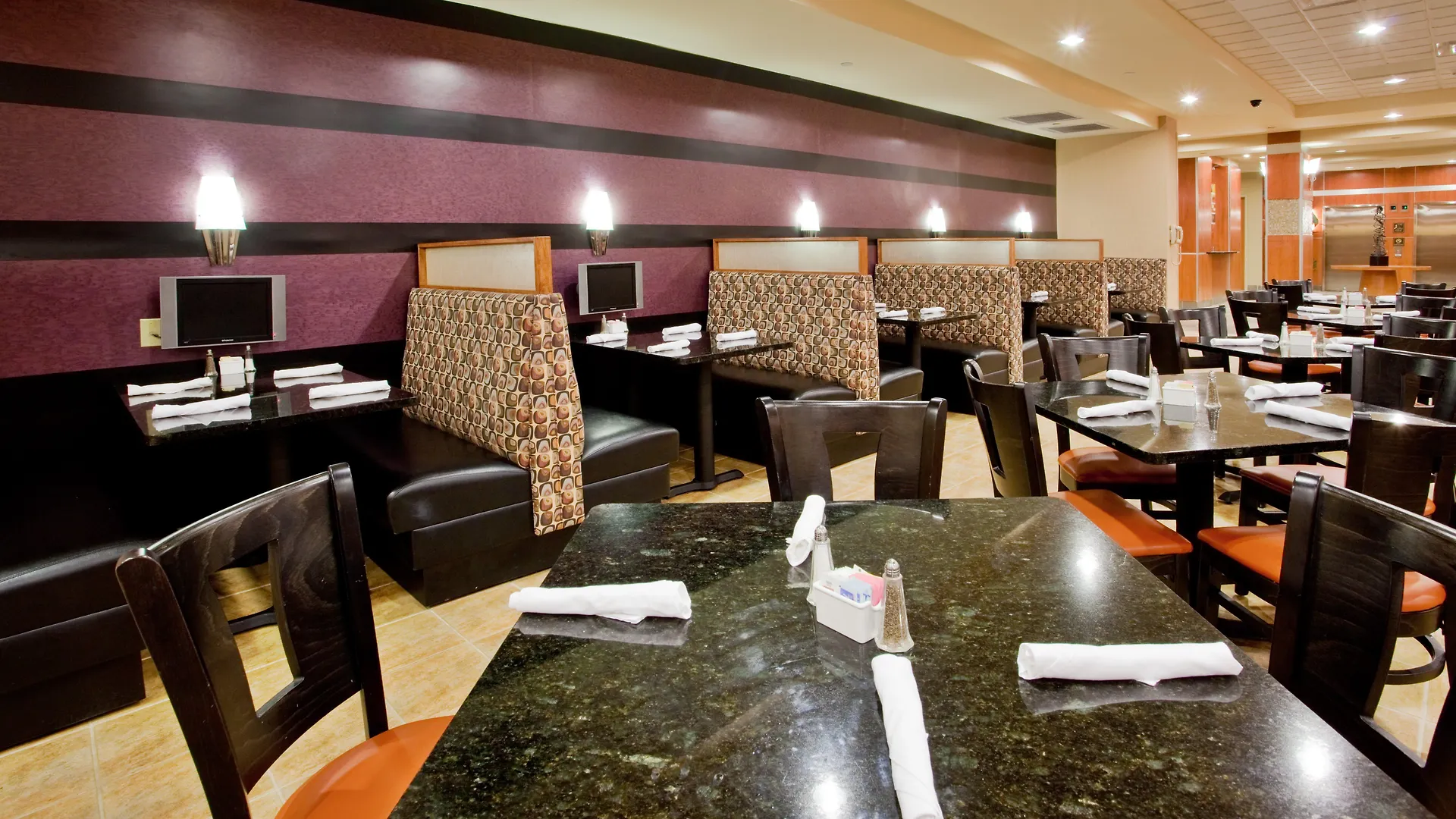 Holiday Inn Hotel & Suites Gateway By Ihg Williamsburg 3*,  United States